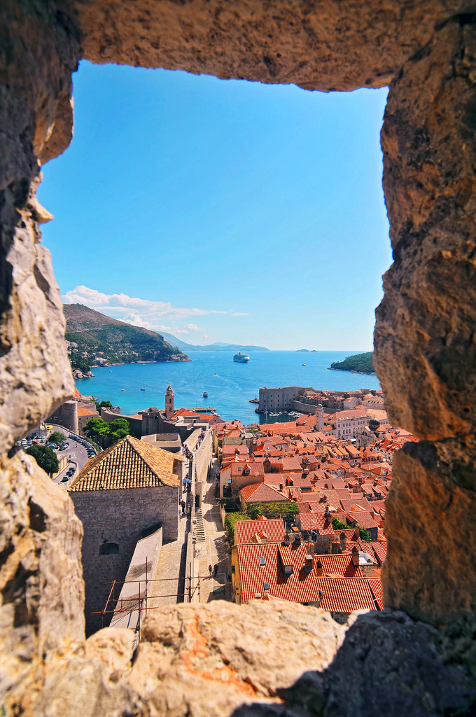 Dubrovnik Wall courtesy by Tambako The Jaguar Flickr 
