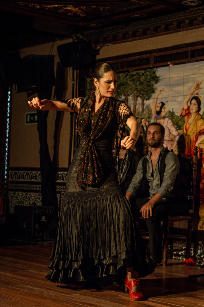 flamenca dancer in black dress
